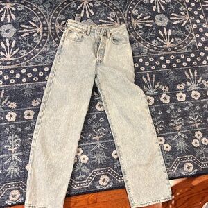 Levi’s- Light Wash Denim Jeans